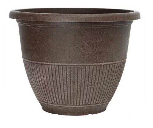 Southern Patio 12 in. Rene Bark Brush Plastic Planter New $79