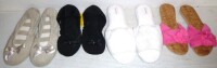 Dearfoam Pair of Women's Slippers New Shelf Pull Assorted Size Medium (7-8)