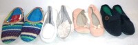 Dearfoam Pair of Women's Slippers New Shelf Pull Assorted Size Medium (7-8)