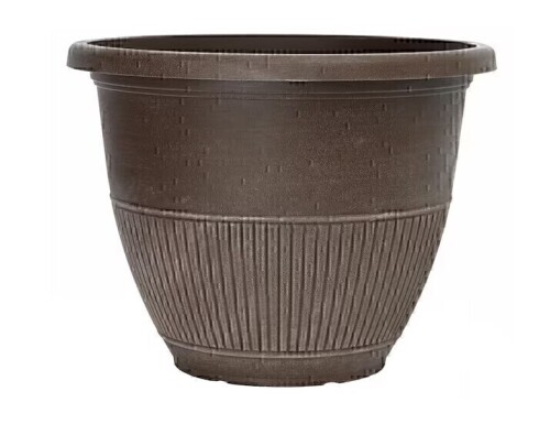 Southern Patio 12 in. Rene Bark Brush Plastic Planter New $39