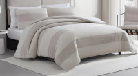 Vera Wang Chenille Waffle Stripe Beige 3-Piece Queen Comforter Set New In Box $299