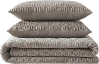 Vera Wang - Queen Quilt Set, Ultra-Soft Velvet Bedding with Subtle Shimmer & Refined Look, 3 Piece Bed Set with Matching Pillowcases (Crushed Velvet Brown) New In Box $199