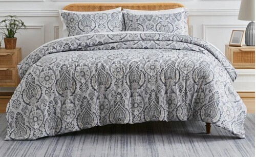 SouthShore Fine Linens 2-Piece Twin/Twin XL Boho Paisley Down Alternate Comforter Set $199