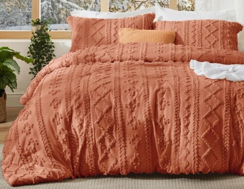 Bedsure Tufted Boho Queen Comforter Set &ndash; 3-Piece Terracotta Shabby Bedding?Farmhouse Jacquard Bed Set with Embroidery, All-Season Softness $299