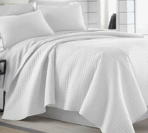 Southshore Fine Linens Vilano Oversized Quilt Set, Double-Brushed Microfiber Lightweight Quilted Bedding and 2 Pillow Shams, Full/Queen, White $299