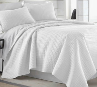 Southshore Fine Linens Vilano Oversized Quilt Set, Double-Brushed Microfiber Lightweight Quilted Bedding and 2 Pillow Shams, Full/Queen, White $299