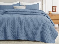Bedsure Twin Size 2-Piece Quilt Set for Dorm Decor, Lightweight All-Season Comforter, Bedspread Coverlet with Clover Pattern New In Box $199