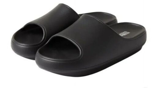 32 Degrees Pair of Unisex Cushion Slide Sandal -Black New in Box Size Small = Women's 6-7 / Men's 4-5