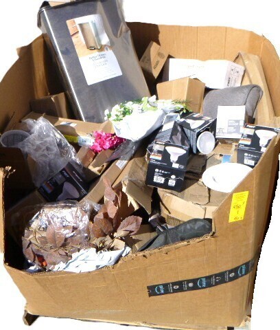 Pallet of Housewares, Home Decor, Hardware and Misc